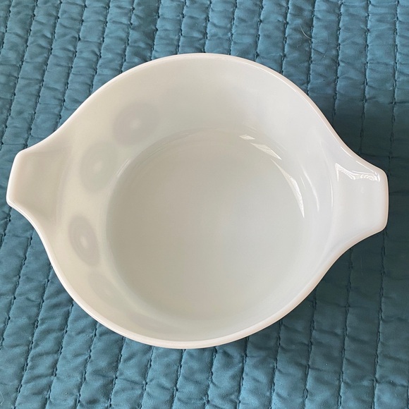 2.5 quart Pyrex dish - Picture 2 of 6
